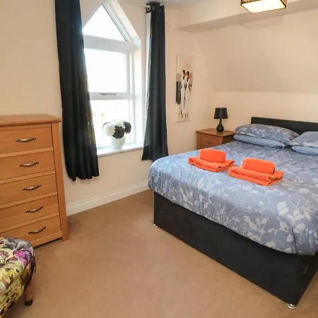 Carisbrooke House, 6 سكرابورو